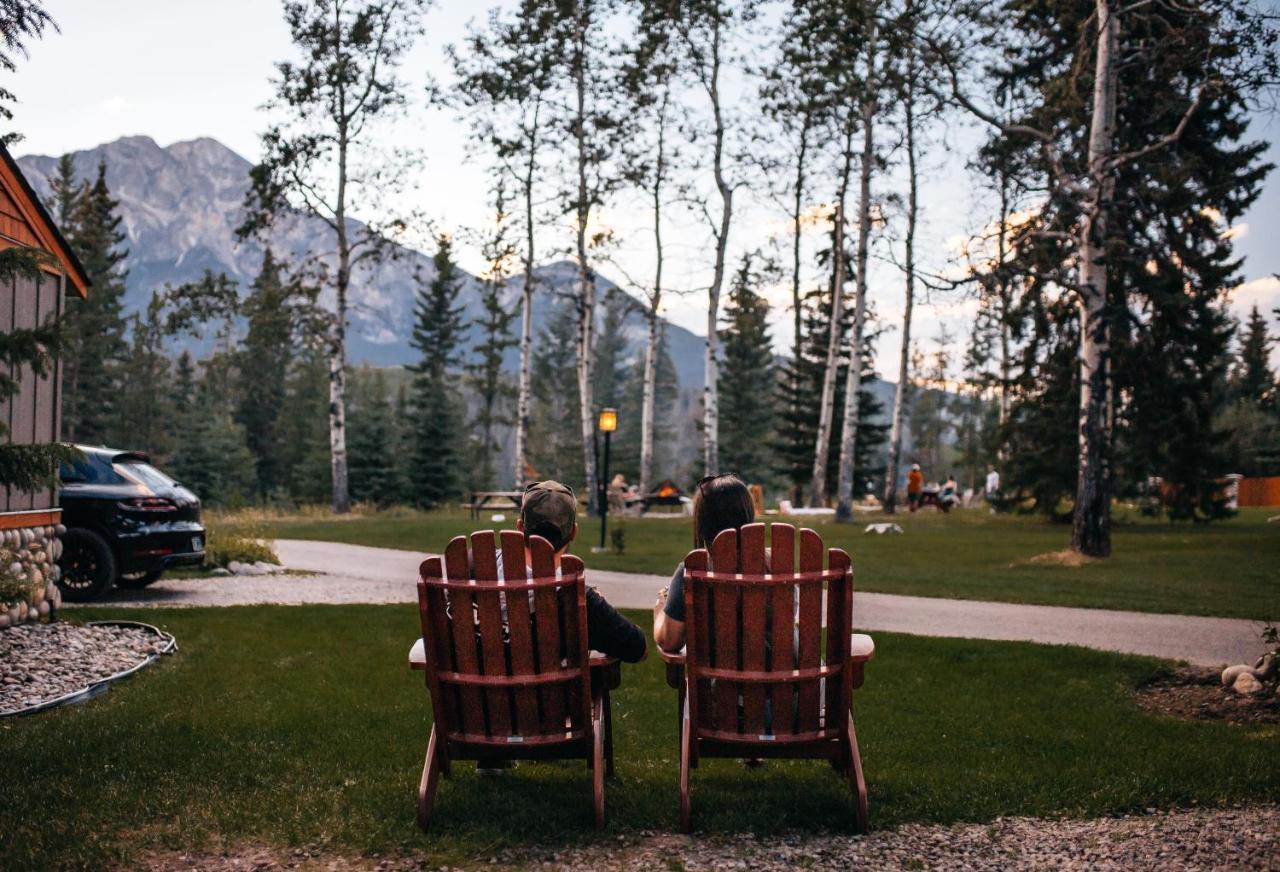 Patricia Lake Bungalows แจสเปอร์ ภายนอก รูปภาพ